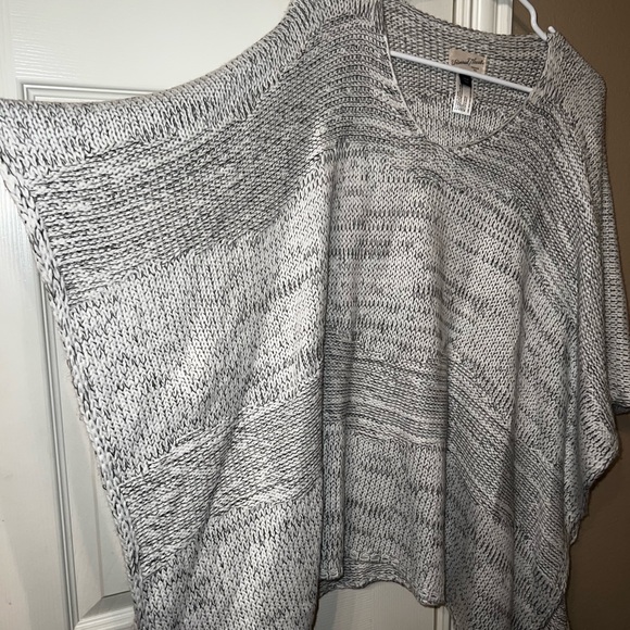Universal Thread Sweater - Picture 2 of 6